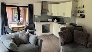 Living area - Retreat to a tranquil 30sqm Cedar wood cabin on a 3 acre country estate. (Ramsden Heath)