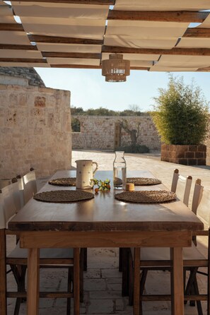 屋外ダイニングエリア