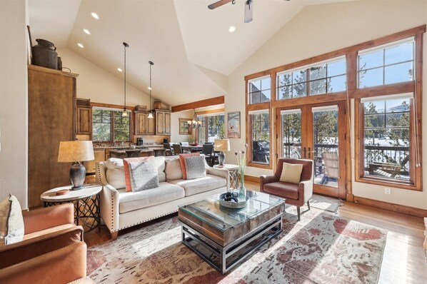 House, 4 Bedrooms | Living area