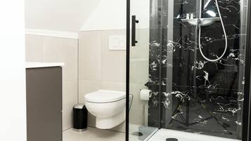 Classic Triple Room, City View | Bathroom | Shower, hair dryer, towels, soap