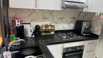 Refrigerador, microondas, horno, lavavajillas