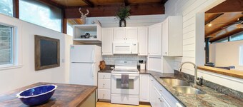 Peaceful chalet near Bromley, Magic, Okemo, Mount Snow, and Stratton