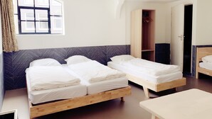Family Room (5 adults) - Hostel The Globe (Amsterdam)