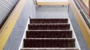 A staircase with patterned carpet and wooden handrails. - Hostel The Globe (Amsterdam)