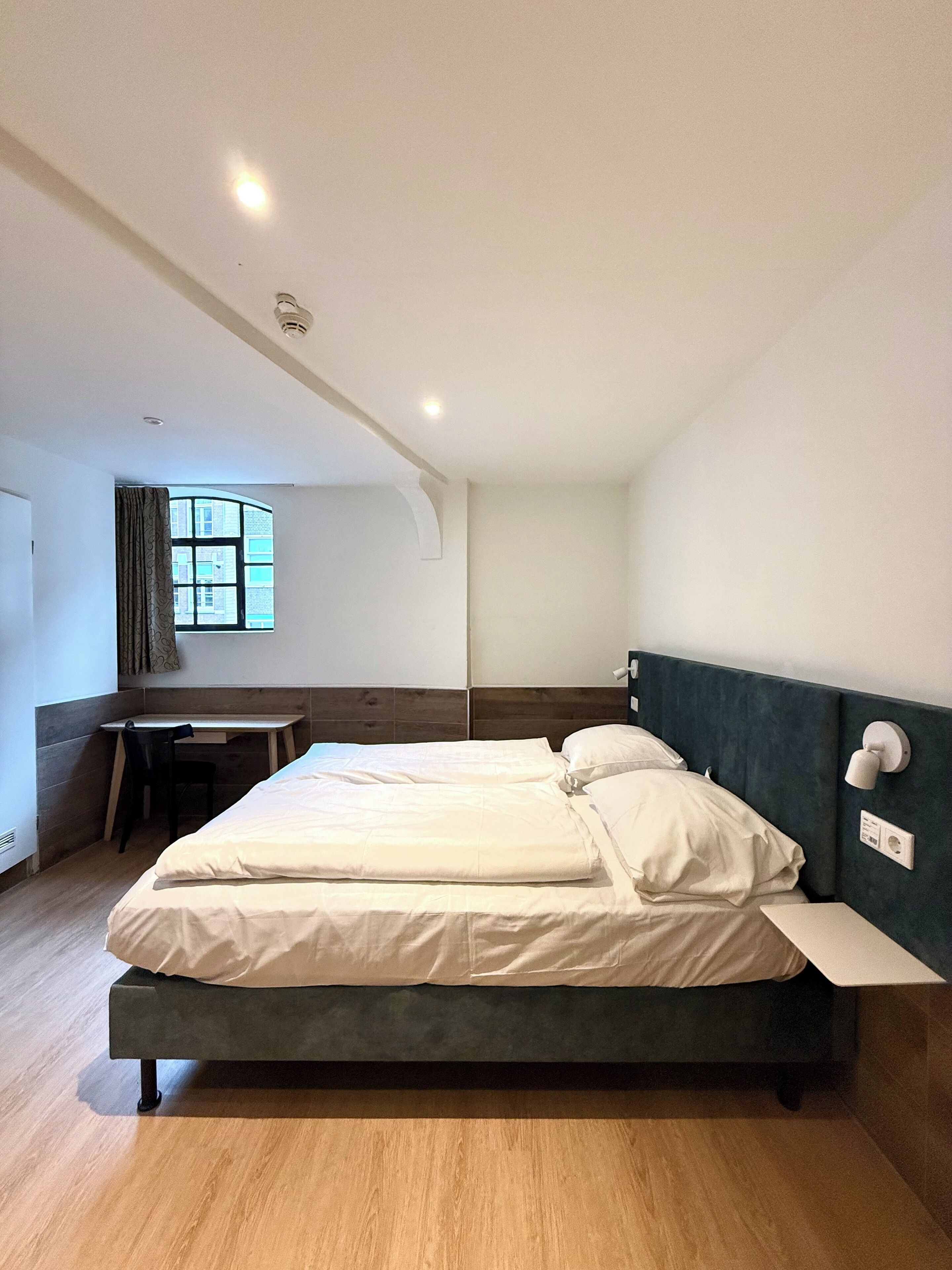 Dobbeltrom – basic | Skrivebord, wi-fi (inkludert) og sengetøy