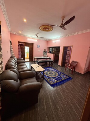 Flat-screen TV - ILFORD CASTLE HOME STAY PONDICHERRY (Vanur)