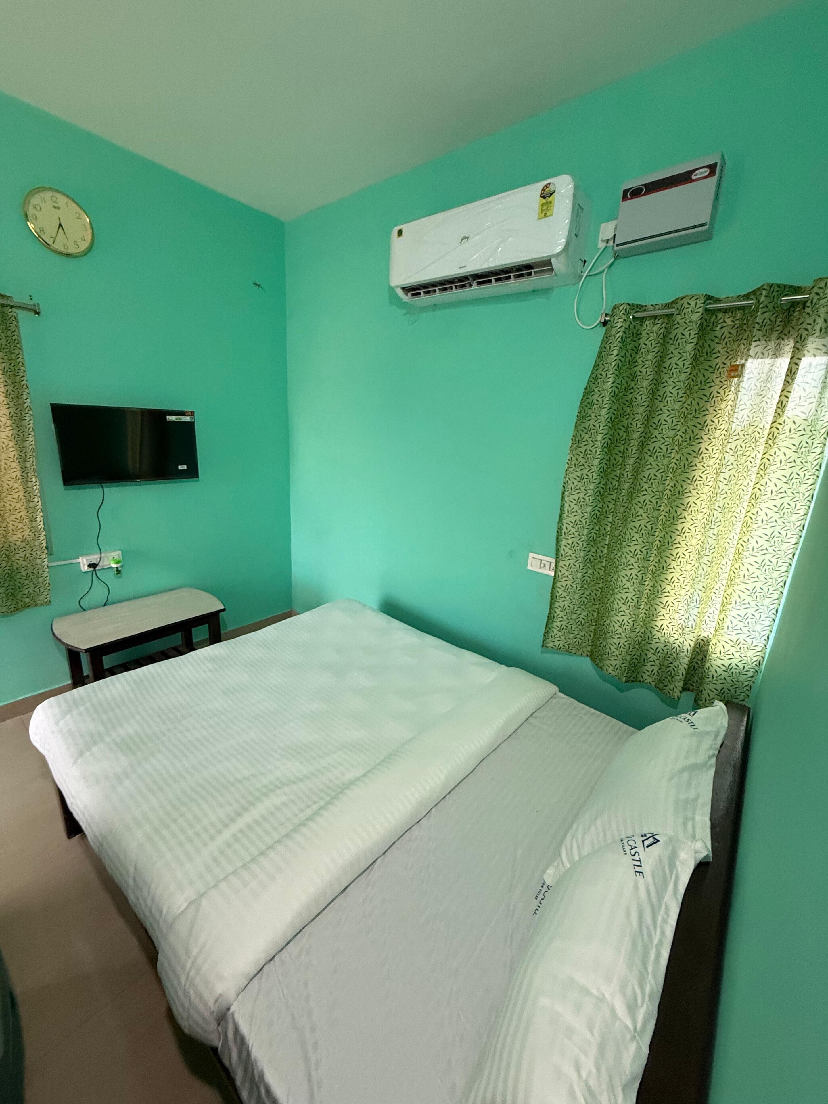 Desk, laptop workspace, free WiFi