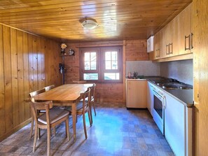 Fridge, oven, stovetop, coffee/tea maker - Typical "Le Ver Luisant" apartment. Balcony with magnificent view. Val d'Hérens (Saint-Martin)