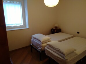 2 quartos, ferros/tábuas de passar roupa, Wi-Fi, roupa de cama