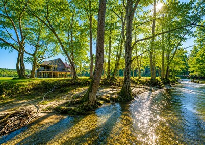 River Run Retreat -3BR, dog-friendly, in Suches w/views, wifi, & wood fireplace!