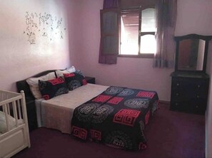1 chambre, fer et planche à repasser, Wi-Fi, draps fournis