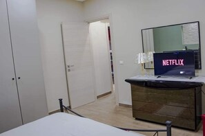 3 bedrooms, in-room safe, desk, iron/ironing board