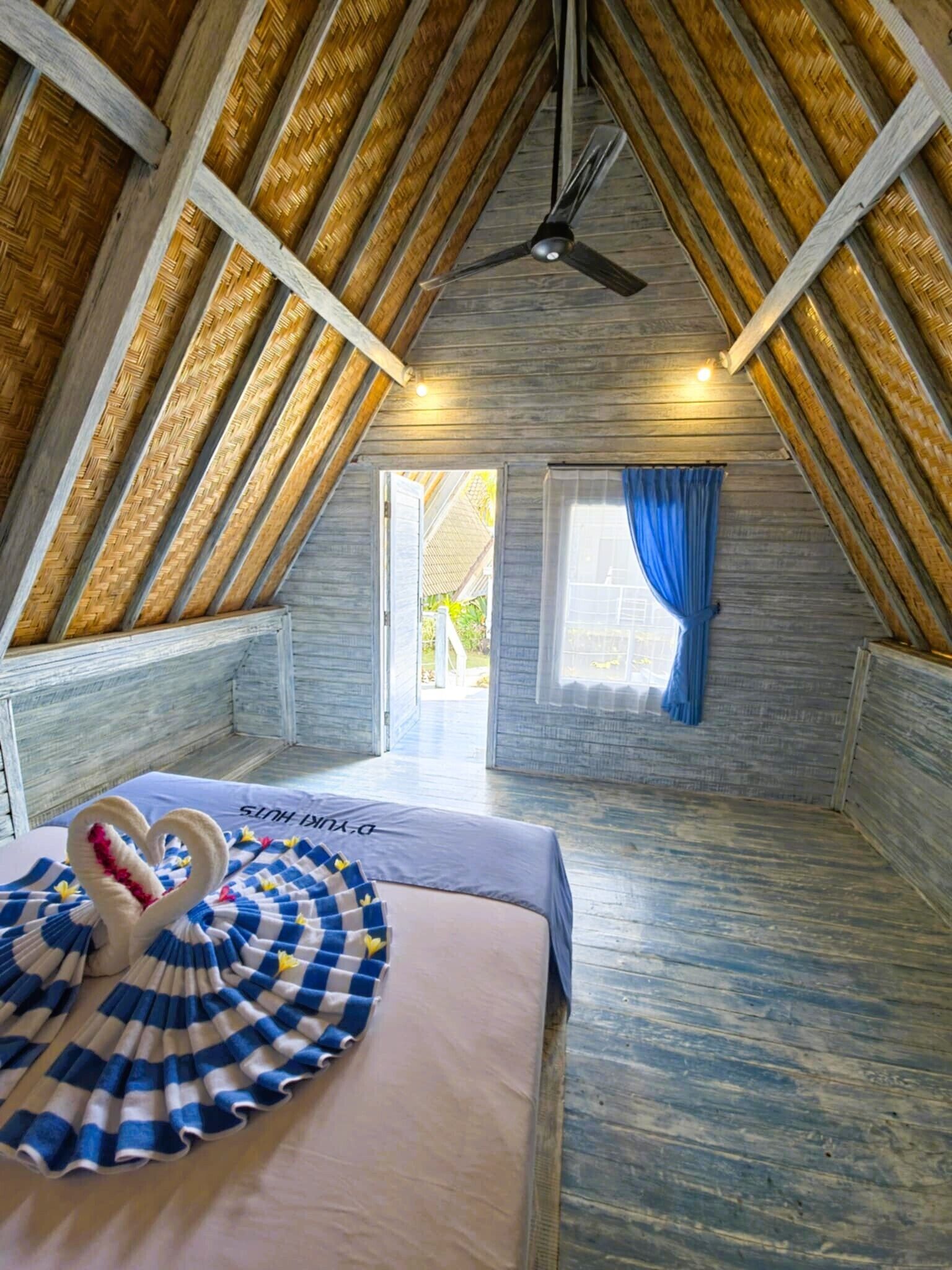 Deluxe-Doppelzimmer, 1 Queen-Bett | Zimmersafe, kostenloses WLAN, Bettwäsche