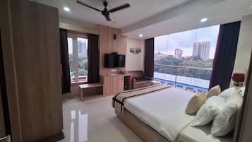 Habitación ejecutiva doble, vistas a la ciudad | Escritorio, wifi gratis, ropa de cama