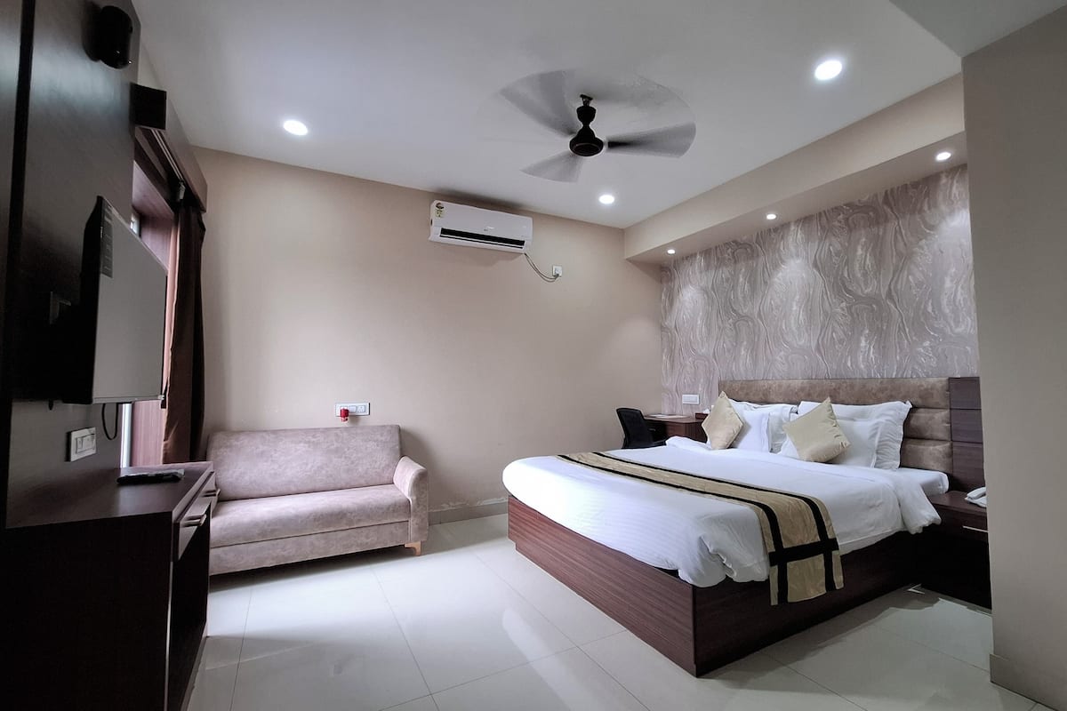 1 bedroom, desk, free WiFi, bed sheets