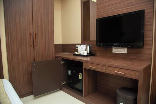 Desk, free WiFi