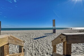 Beach nearby - Sun, Sand, and Serenity - 3 Bedroom Dog Friendly Cottage Steps from the Beach (Garden City Beach)