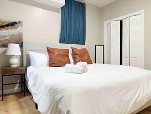 1 slaapkamer, een strijkplank/strijkijzer, wifi, beddengoed