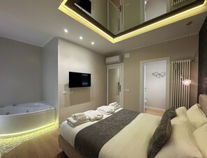 1 bedroom, in-room safe, free WiFi, bed sheets - Suite with jacuzzi near Vatican (Room 1) (Roma)
