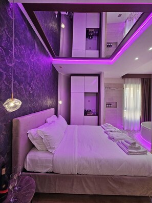 1 bedroom, in-room safe, free WiFi, bed sheets - Suite with jacuzzi near Vatican (Room 1) (Roma)