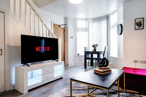 Whitchurch 2 Bedroom Flat near Hospital 