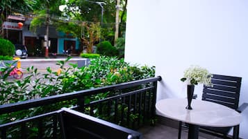 Standard Room, 1 Queen Bed | Balcony
