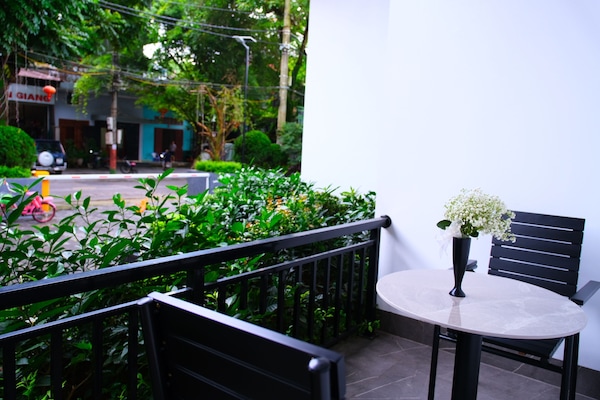 Standard Room, 1 Queen Bed | Balcony
