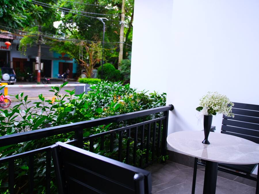 Standard Room, 1 Queen Bed | Balcony