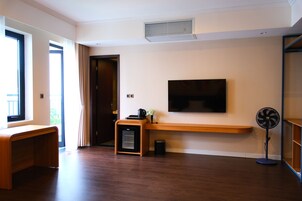 Grand Room, Multiple Beds, Garden View | Premium bedding, minibar, in-room safe, desk