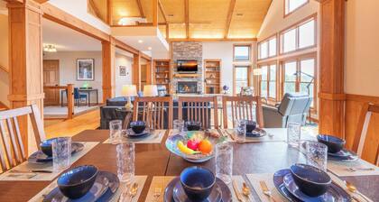 *Charming 4BD+LOFT Lodge! Theater + GAMES!*