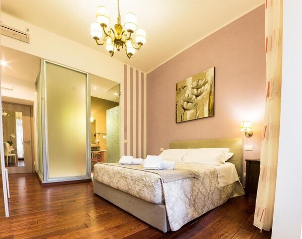 Habitación triple, vista a la ciudad | 1 habitación, escritorio y wifi gratis 