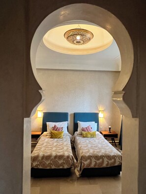 3 habitaciones, tabla de planchar con plancha, wifi y ropa de cama 
