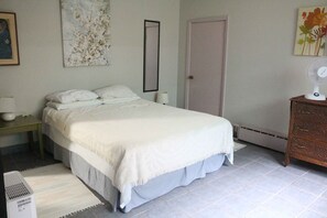 1 soverom, skrivebord, strykejern/-brett og wi-fi (inkludert)