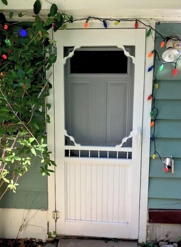 SPACIOUS ECO-FRIENDLY SUITE with KITCHEN ON PARK