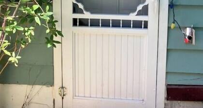 SPACIOUS ECO-FRIENDLY SUITE with KITCHEN ON PARK