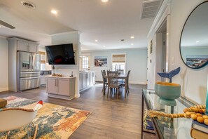 Interior - Peaceful Getaway Close to Loop, Beach, Dining (Wrightsville Beach)