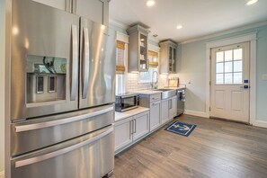 Fridge, microwave, oven, stovetop - Peaceful Getaway Close to Loop, Beach, Dining (Wrightsville Beach)