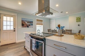Fridge, microwave, oven, stovetop - Peaceful Getaway Close to Loop, Beach, Dining (Wrightsville Beach)