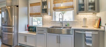 Peaceful Getaway Close to Loop, Beach, Dining