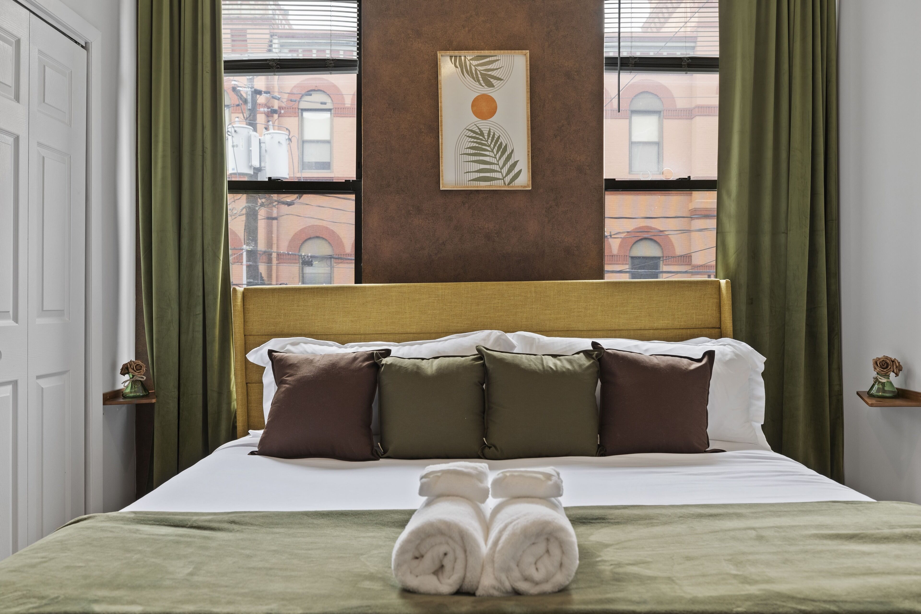 3 室のベッドルーム、デスク、アイロン / アイロン台、旅行用ベビーベッド