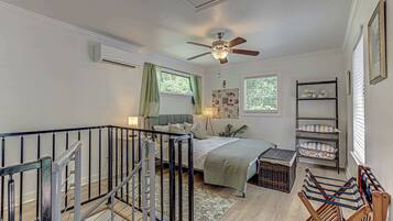 Ferienhaus, 1 Queen-Bett und Schlafsofa, Terrasse, Gartenblick (Lady Bird Sanctuary) | 1 Schlafzimmer, individuell dekoriert, individuell eingerichtet