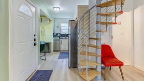 Hus - 1 queensize-säng med bäddsoffa - uteplats - utsikt mot trädgården (Lady Bird Sanctuary) | Interiör