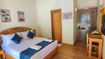 Deluxe Double Room, Non Smoking, Garden View | In-room safe, laptop workspace, iron/ironing board, free WiFi