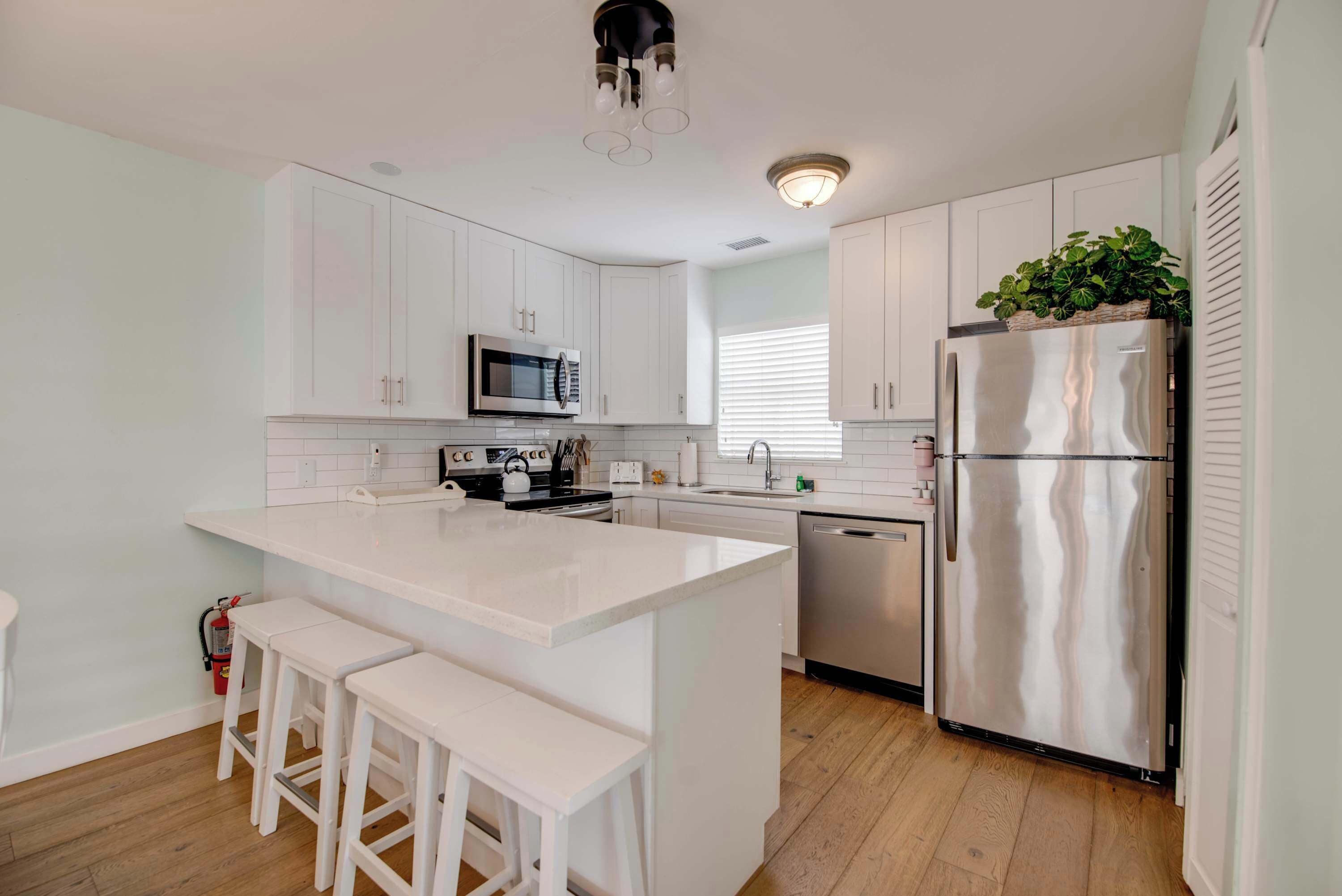 Fridge, microwave, oven, dishwasher