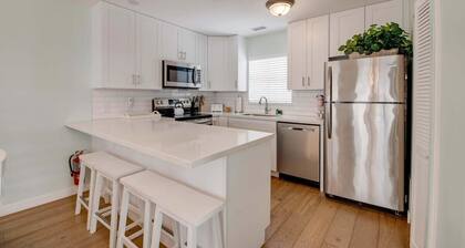Sea Esta Suite | Located On Iconic Duval w/ Pool