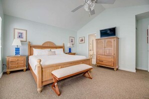 2 bedrooms, WiFi - Sea Esta Suite | Located On Iconic Duval w/ Pool (Key West)