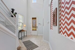 Interior - Villa Moderno - Six Bedroom House, Sleeps 12 (Kissimmee)