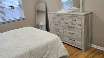 2 bedrooms, iron/ironing board, WiFi, bed sheets