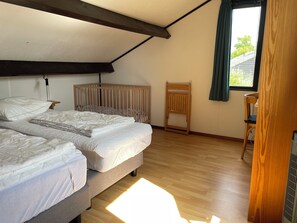 3 bedrooms, iron/ironing board, WiFi - Spring break on Texel. Lovely bungalow in 5 star vacation park.  (De Cocksdorp)