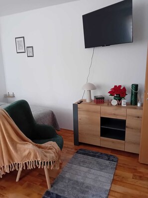 1 chambre, fer et planche à repasser, Wi-Fi, draps fournis